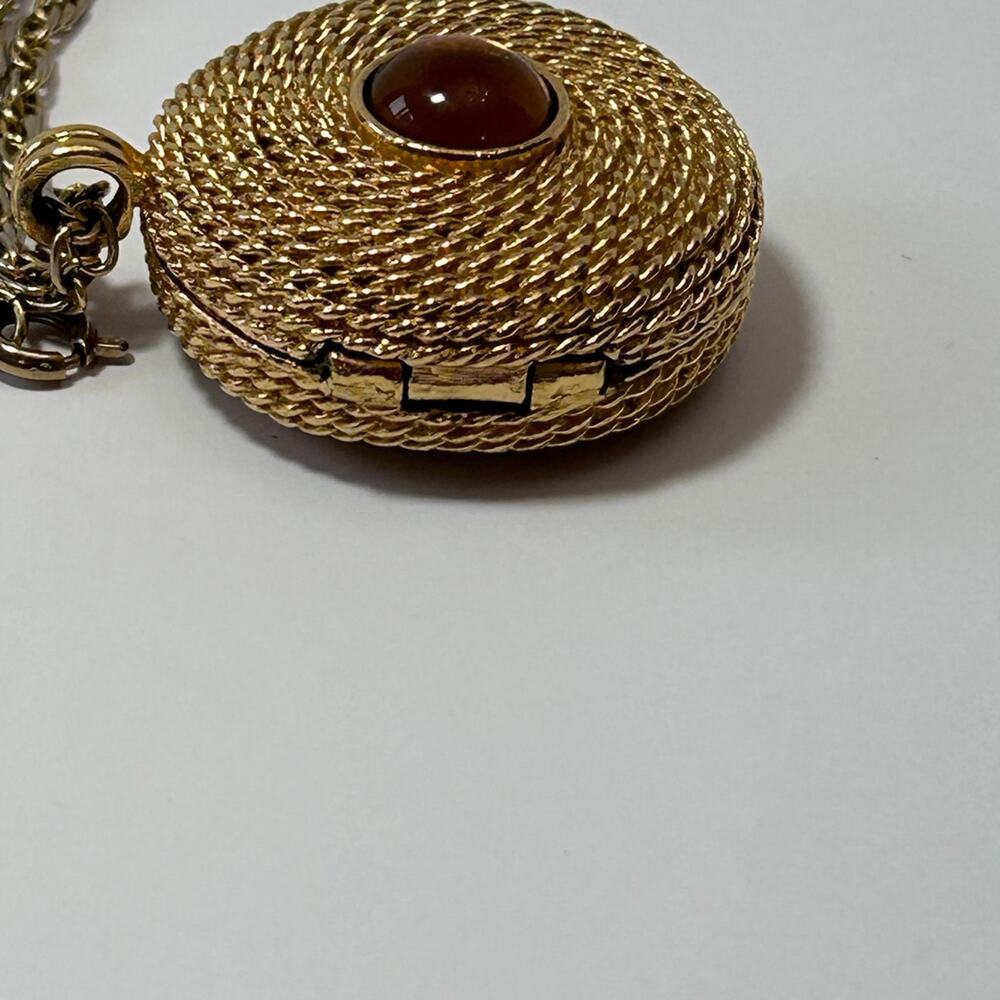 Beeline Vintage Solid Perfume Locket Pendant Necklace - Picture 7 of 12